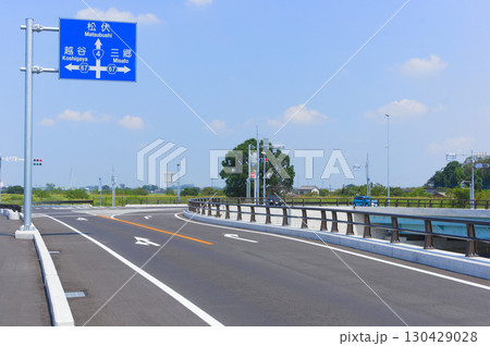 埼玉県越谷市東埼玉道路沿い2025年8月 130429028