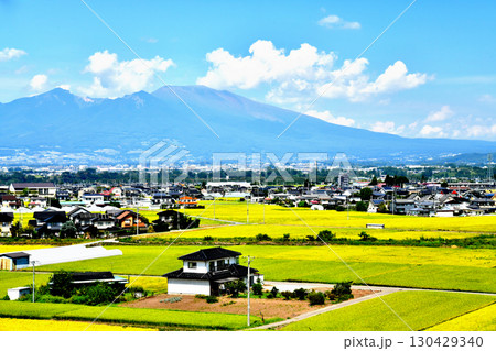 佐久平駅周辺、浅間山方面を望む(長野県佐久市)【2025.9】 130429340