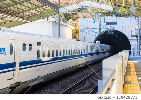 新幹線のホーム(新神戸駅) 新幹線のホーム(新神戸駅) 130429873