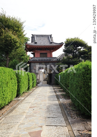 東京都北区赤羽の普門院山門の建物 東京都北区赤羽の普門院山門の建物 130429997