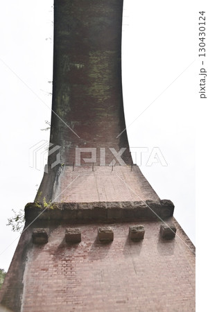 めがね橋のアーチ部分を仰角撮影 130430124