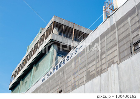 解体を待つあいりん労働福祉センターのある風景 解体を待つあいりん労働福祉センターのある風景 130430162