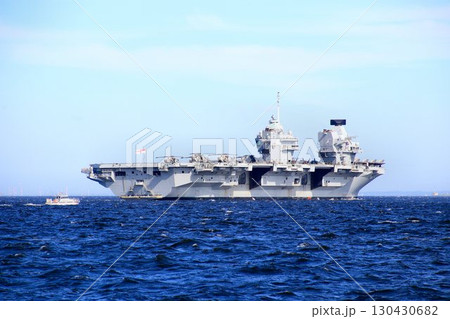 インド太平洋地域の平和維持へ… 東京港を出港する英国海軍・空母『プリンス・オブ・ウェールズ』 インド太平洋地域の平和維持へ… 東京港を出港する英国海軍・空母『プリンス・オブ・ウェールズ』 130430682