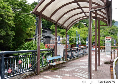 湯河原町 落合橋バス停と千歳川落合橋 湯河原町 落合橋バス停と千歳川落合橋 130430979