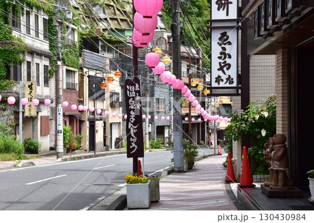 湯河原町 レトロな湯河原温泉街の街並み 湯河原町 レトロな湯河原温泉街の街並み 130430984