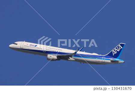 伊丹空港を離陸する全日空A321neo 130431670