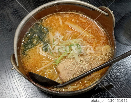 鉄鍋みそラーメン　鉄鍋味噌ラーメン　鉄鍋みそらーめん　鉄鍋味噌らーめん 130431951