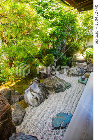 【京都風景】大仙院　白砂と石組を人生に見立てた庭園 130432740