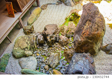 【京都風景】大仙院　白砂と石組を人生に見立てた庭園 130432744