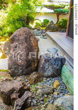 【京都風景】大仙院　白砂と石組を人生に見立てた庭園 130432753