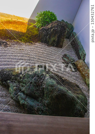 【京都風景】大仙院　白砂と石組を人生に見立てた庭園 130432761