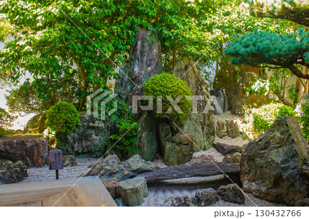 【京都風景】大仙院　白砂と石組を人生に見立てた庭園 130432766