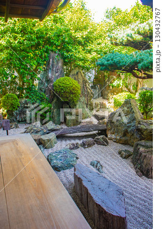 【京都風景】大仙院　白砂と石組を人生に見立てた庭園 130432767