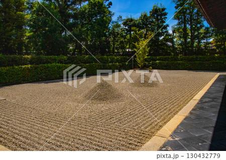 【京都風景】大仙院　白砂と石組を人生に見立てた庭園 130432779