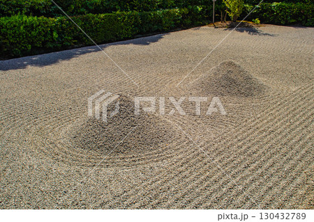 【京都風景】大仙院 白砂と石組を人生に見立てた庭園 【京都風景】大仙院 白砂と石組を人生に見立てた庭園 130432789