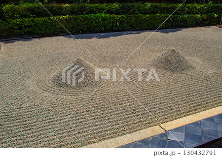 【京都風景】大仙院　白砂と石組を人生に見立てた庭園 130432791