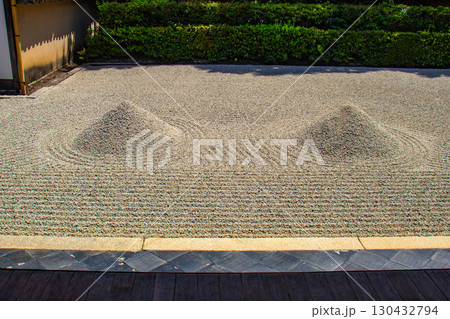 【京都風景】大仙院 白砂と石組を人生に見立てた庭園 【京都風景】大仙院 白砂と石組を人生に見立てた庭園 130432794