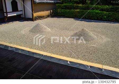【京都風景】大仙院 白砂と石組を人生に見立てた庭園 【京都風景】大仙院 白砂と石組を人生に見立てた庭園 130432795