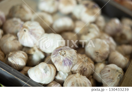 Garlic in basket on counter in market close up 130433239
