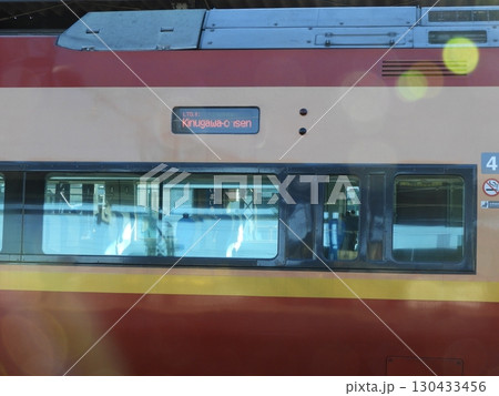 鬼怒川温泉行き特急列車の外観 130433456