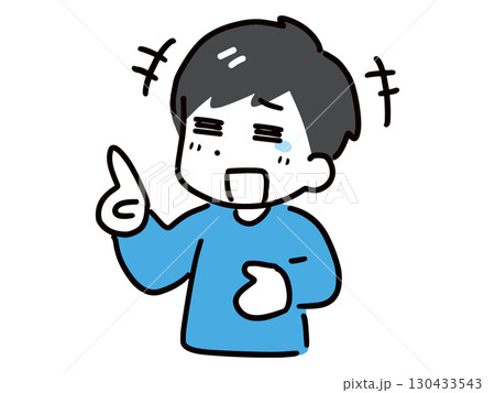 指を差して笑っている私服の若い男性(上半身) 130433543