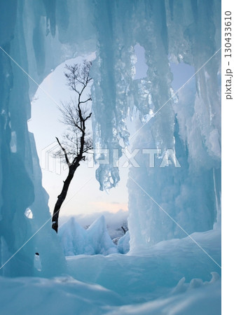 トンネルの向こうは? トンネルの向こうは? 130433610