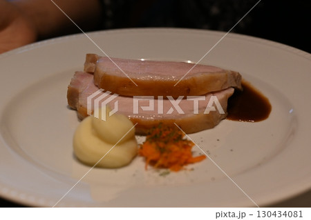 美味しそうなハム 130434081