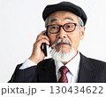携帯電話でで通話するスーツ姿のおじいさん　ai生成画像 130434622