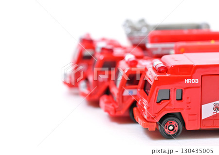 消防自動車 緊急車両 130435005