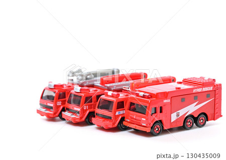 消防自動車 緊急車両 130435009