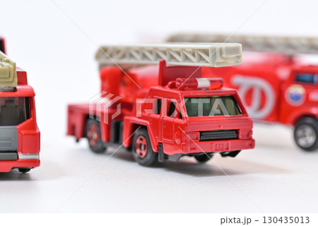 消防自動車 緊急車両 130435013