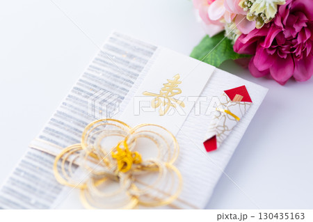 お祝いの祝儀袋 130435163