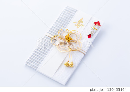 お祝いの祝儀袋 お祝いの祝儀袋 130435164