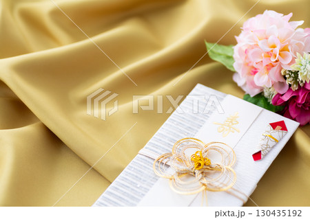 お祝いの祝儀袋 130435192