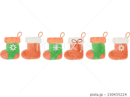 水彩風に描いたクリスマスの靴下のセットイラスト 水彩風に描いたクリスマスの靴下のセットイラスト 130435224