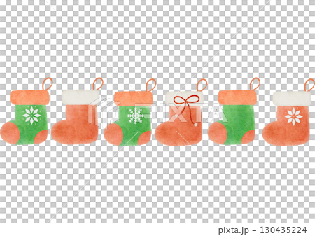 水彩風に描いたクリスマスの靴下のセットイラスト 水彩風に描いたクリスマスの靴下のセットイラスト 130435224