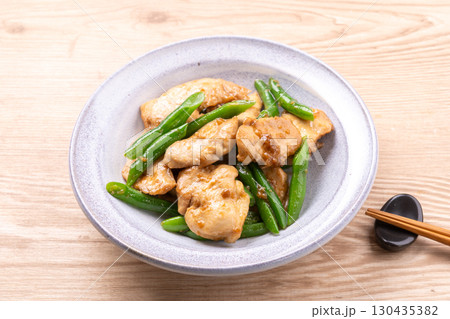 鶏とインゲンの醤油麹炒め 130435382