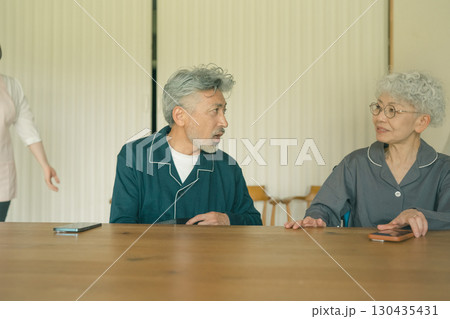 高齢者施設の入居者 高齢者施設の入居者 130435431