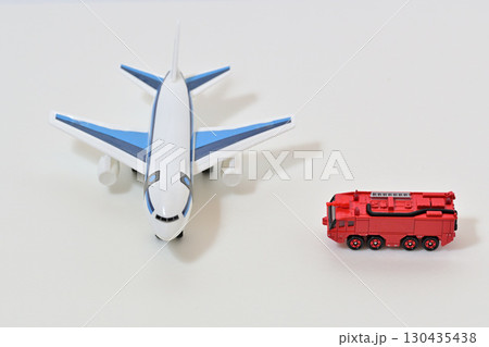 空港用化学消防車消防自動車 緊急車両 130435438