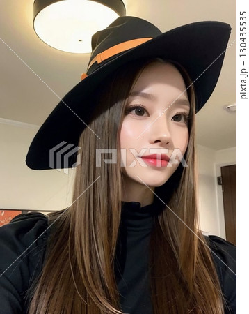 帽子をかぶった女性 帽子をかぶった女性 130435535