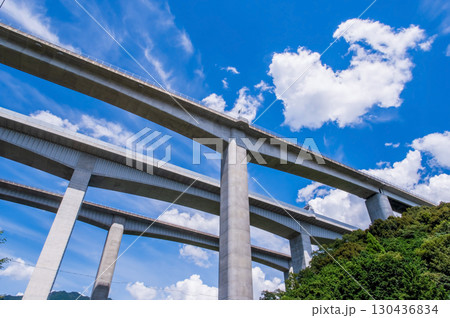 天空のジャンクション「新名神高速道路 亀山西JCT・錐ヶ瀧橋」 天空のジャンクション「新名神高速道路 亀山西JCT・錐ヶ瀧橋」 130436834