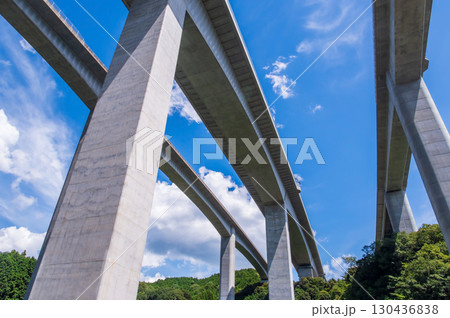 天空のジャンクション「新名神高速道路 亀山西JCT・錐ヶ瀧橋」 130436838