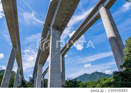 天空のジャンクション「新名神高速道路 亀山西JCT・錐ヶ瀧橋」 天空のジャンクション「新名神高速道路 亀山西JCT・錐ヶ瀧橋」 130436845