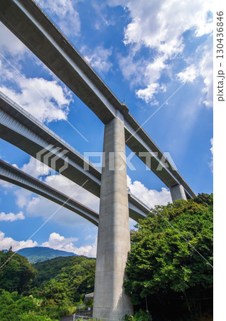 天空のジャンクション「新名神高速道路 亀山西JCT・錐ヶ瀧橋」 130436846