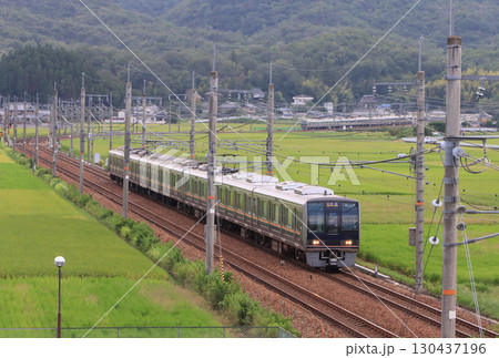 福知山線の三田付近を走る207系電車 130437196