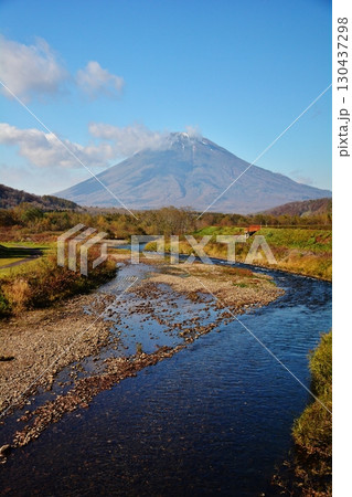 秋色の蝦夷富士 秋色の蝦夷富士 130437298