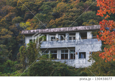 鎌北湖の廃墟 130438077
