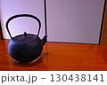 和室と鉄瓶 130438141