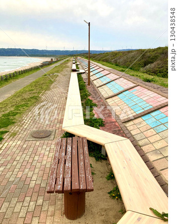 世界一長いベンチ・能登半島(石川県・志賀町) 世界一長いベンチ・能登半島(石川県・志賀町) 130438548
