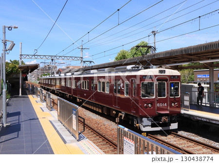 阪急伊丹線　新伊丹駅に到着する6000系電車 130438774